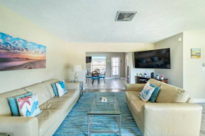 Sunny Cottage with lanai and garage, only 4 miles from Siesta Key